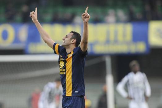 Gioia Gomez dopo il gol decisivo del 2-2, il Verona blocca la Juve capolista dopo una rimonta pazzesca. LaPresse